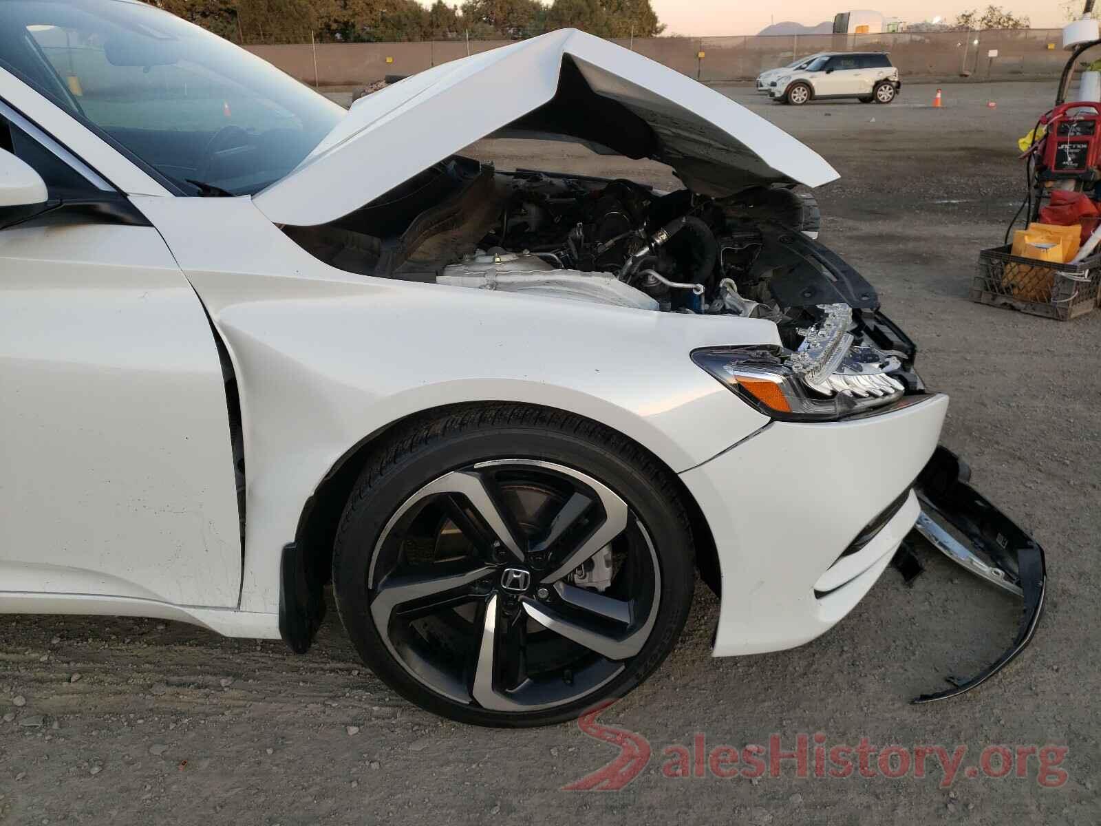 1HGCV1F30JA051811 2018 HONDA ACCORD