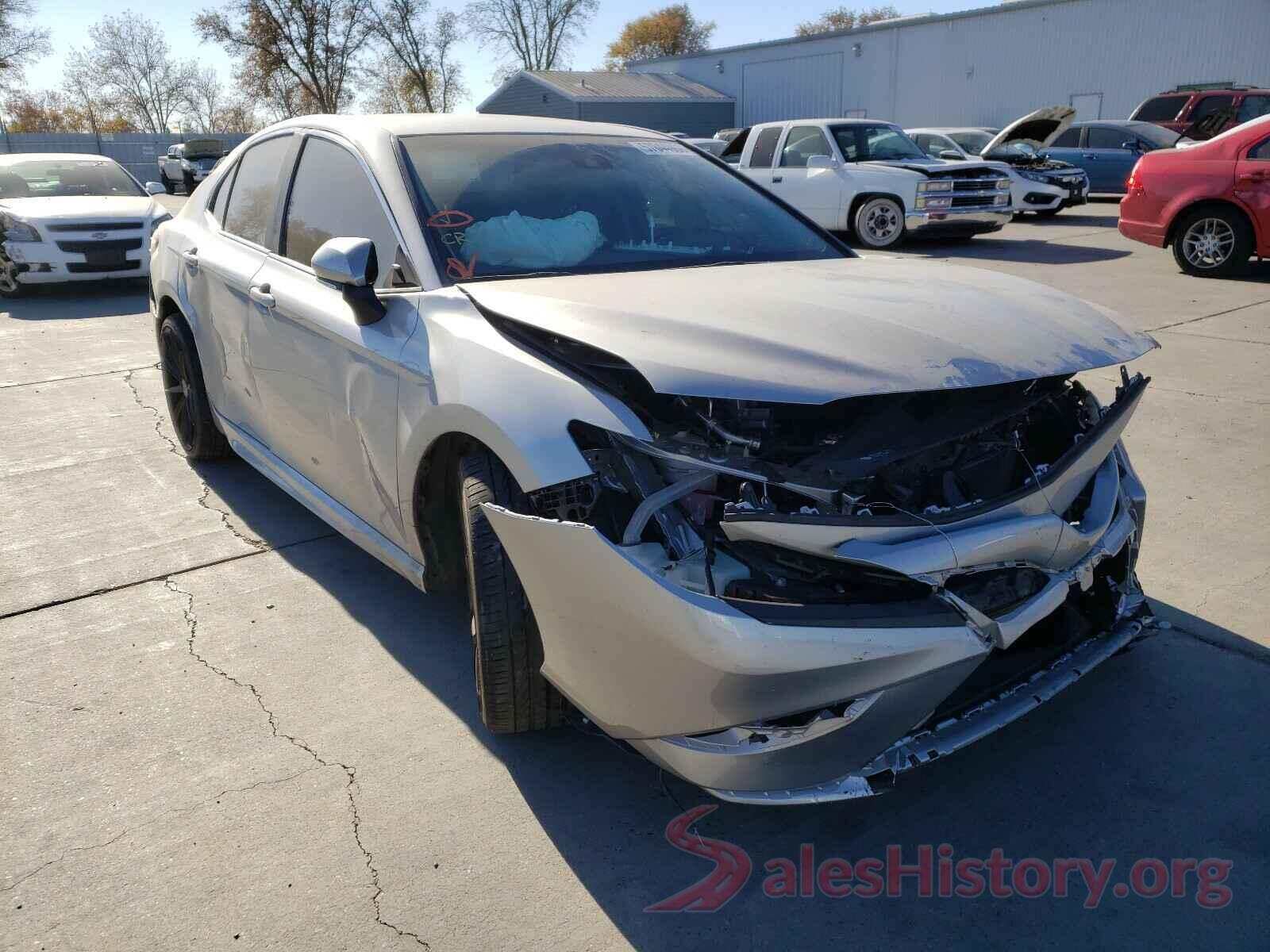 4T1B11HK9JU116059 2018 TOYOTA CAMRY