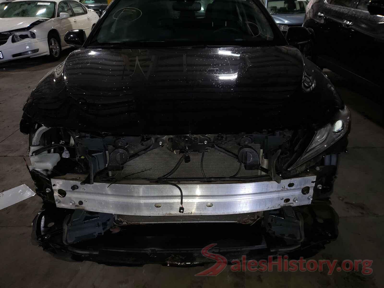 4T1B11HK8JU513827 2018 TOYOTA CAMRY