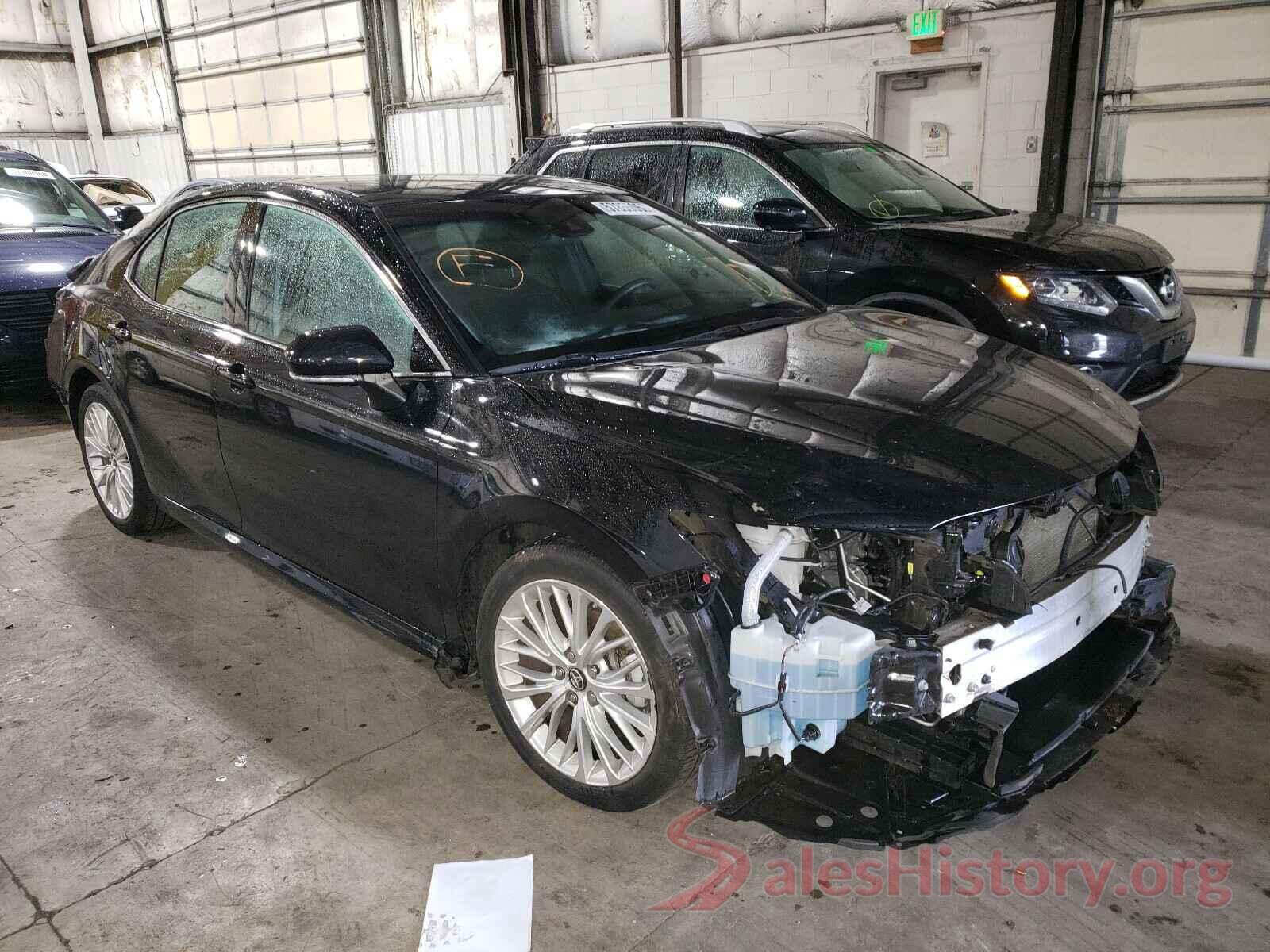 4T1B11HK8JU513827 2018 TOYOTA CAMRY