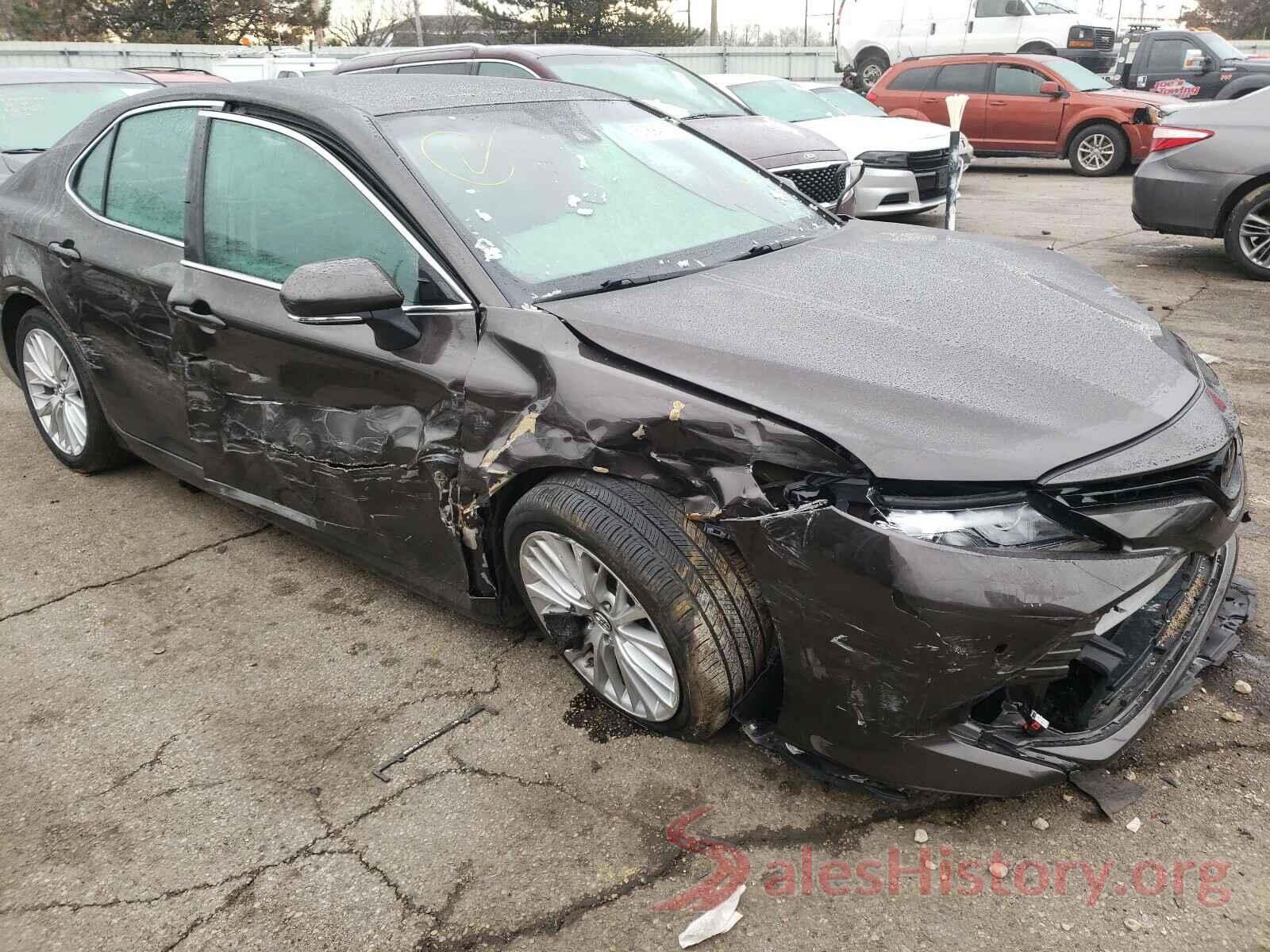 4T1B11HK6JU013004 2018 TOYOTA CAMRY