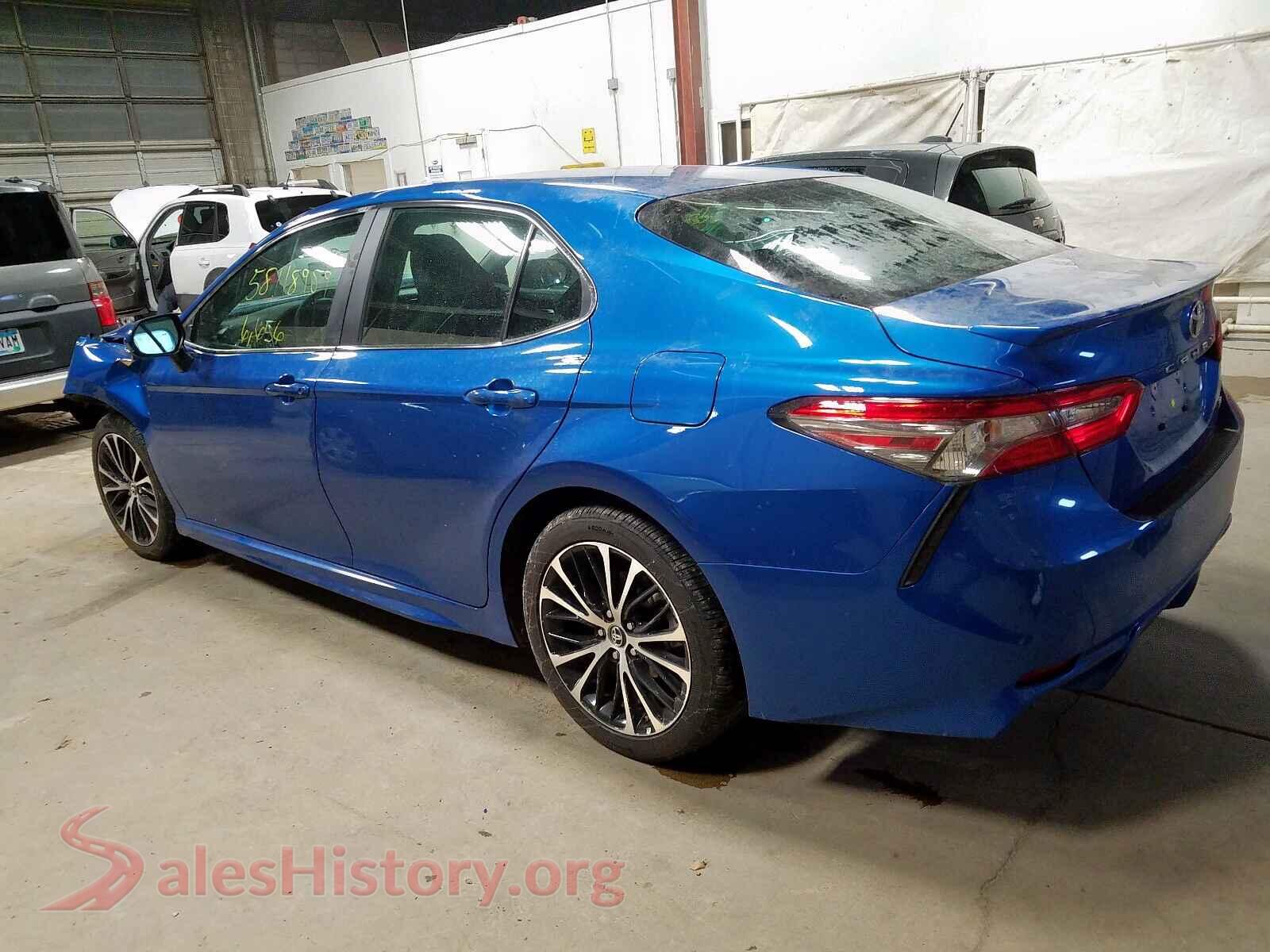 2018 TOYOTA CAMRY VIN 4T1B11HK6JU029977, right side view