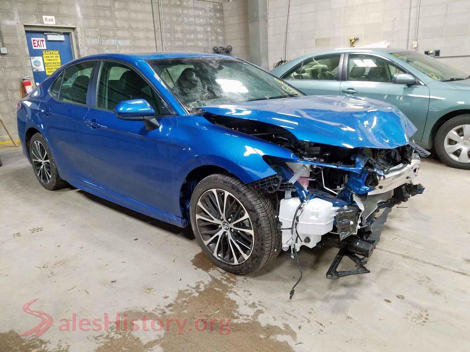 4T1B11HK6JU029977 2018 TOYOTA CAMRY