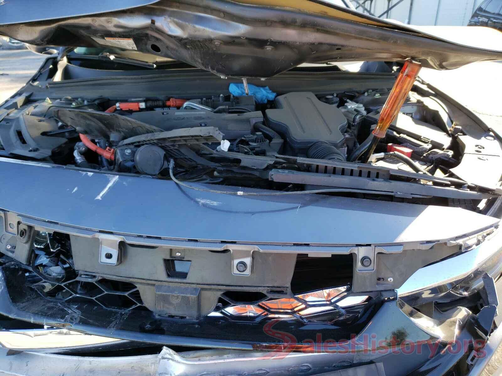 1HGCV3F90JA000437 2018 HONDA ACCORD