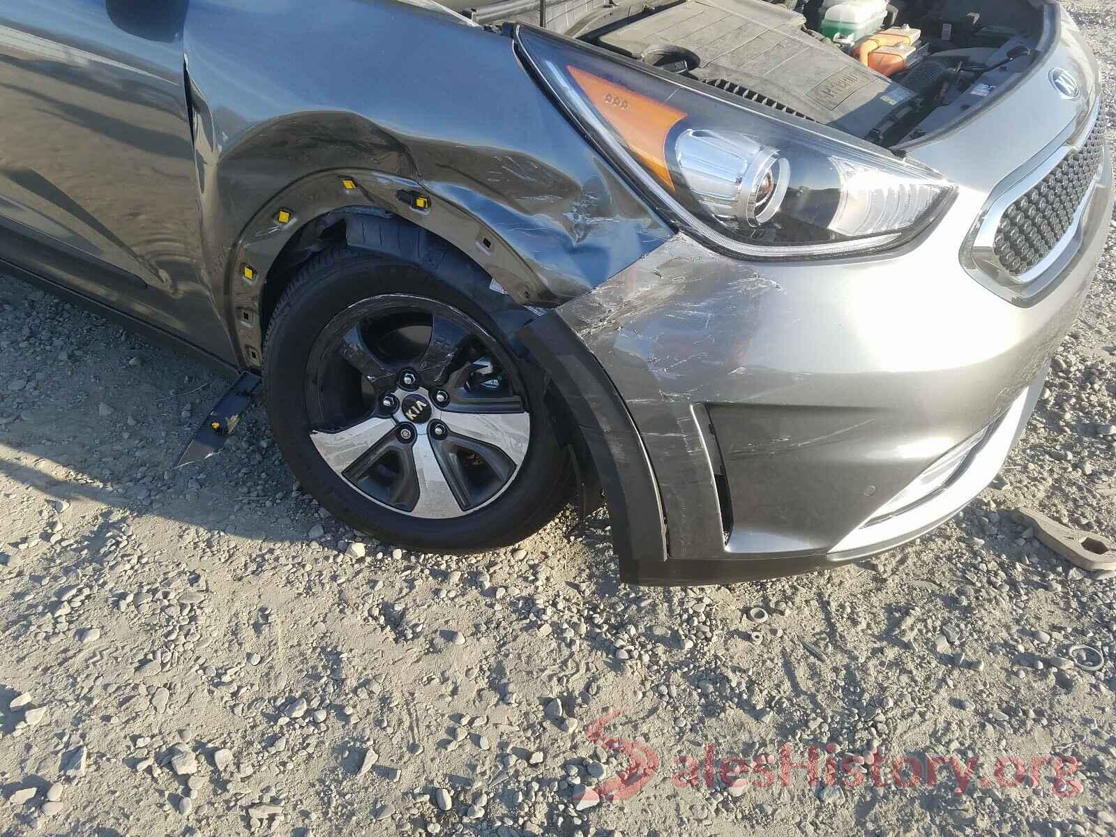 KNDCE3LC5J5171305 2018 KIA NIRO