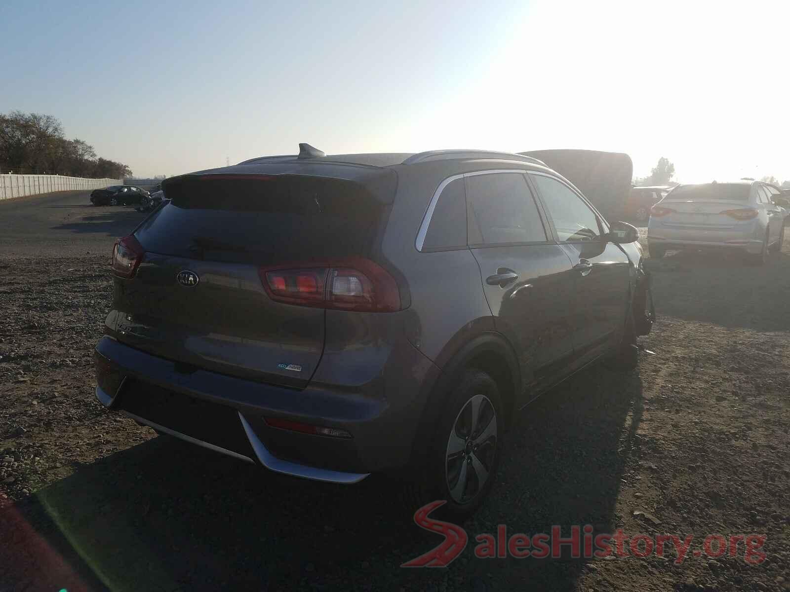 KNDCE3LC5J5171305 2018 KIA NIRO