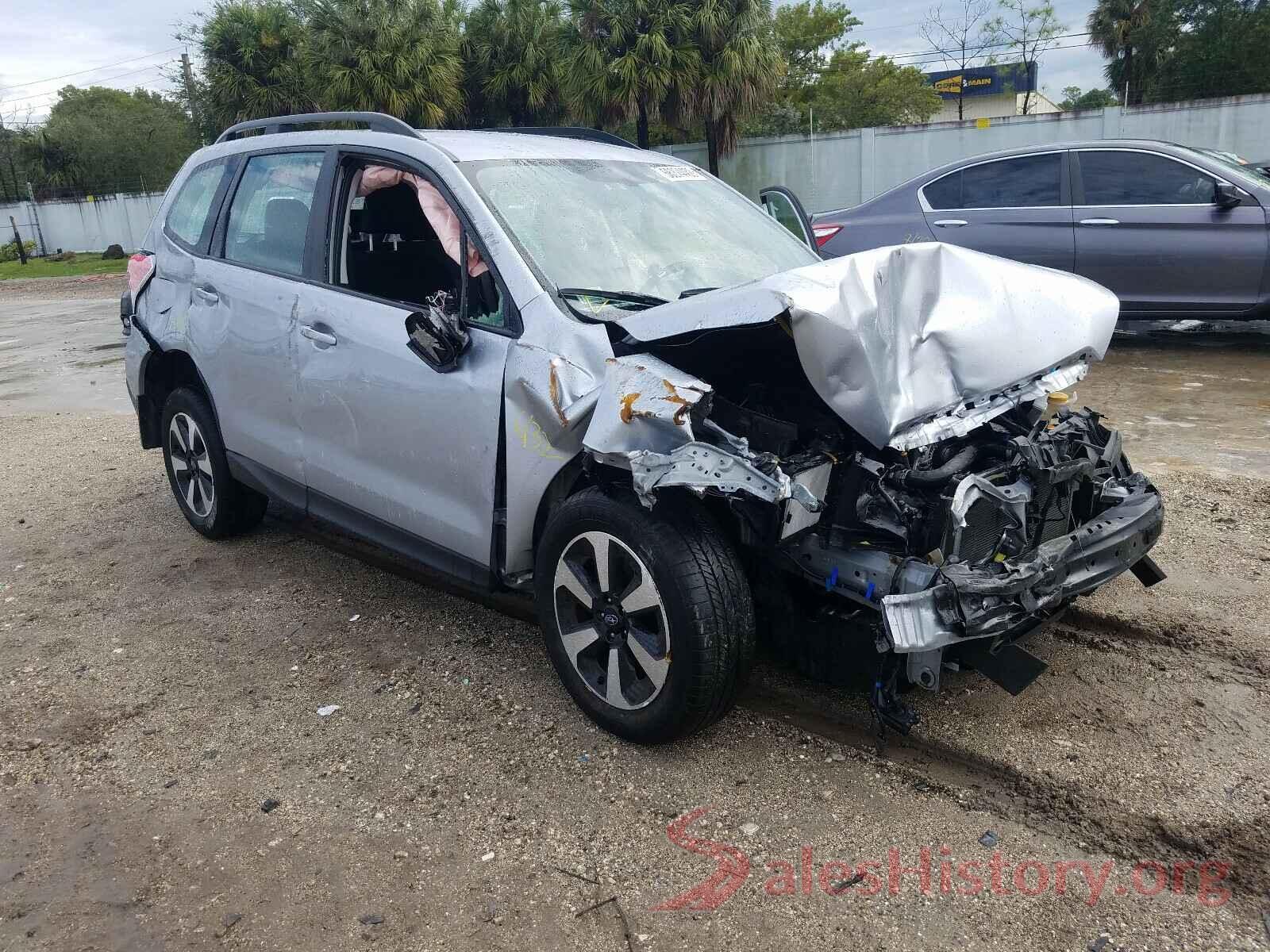 JF2SJABC8JH611076 2018 SUBARU FORESTER