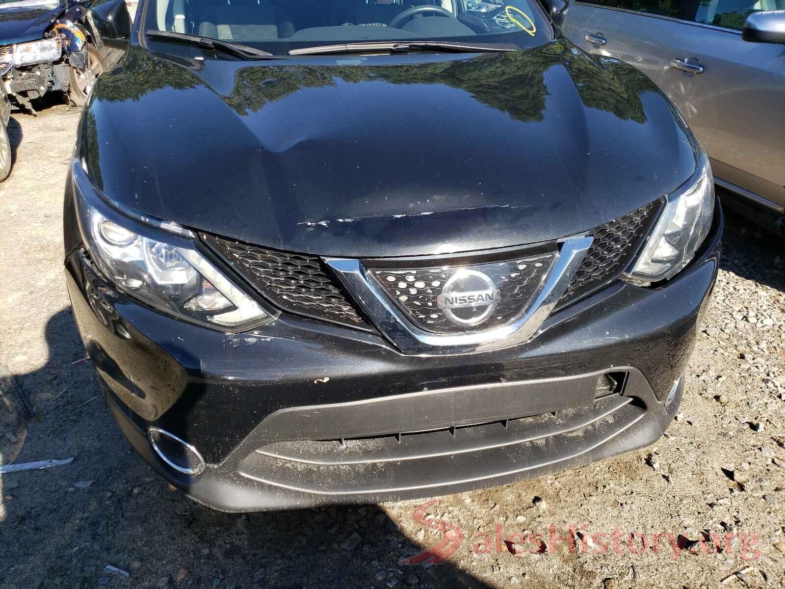 JN1BJ1CR8JW252750 2018 NISSAN ROGUE