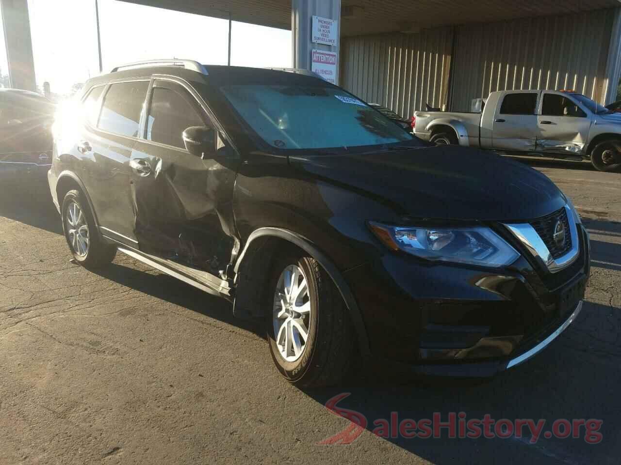 JN8AT2MV0JW350132 2018 NISSAN ROGUE