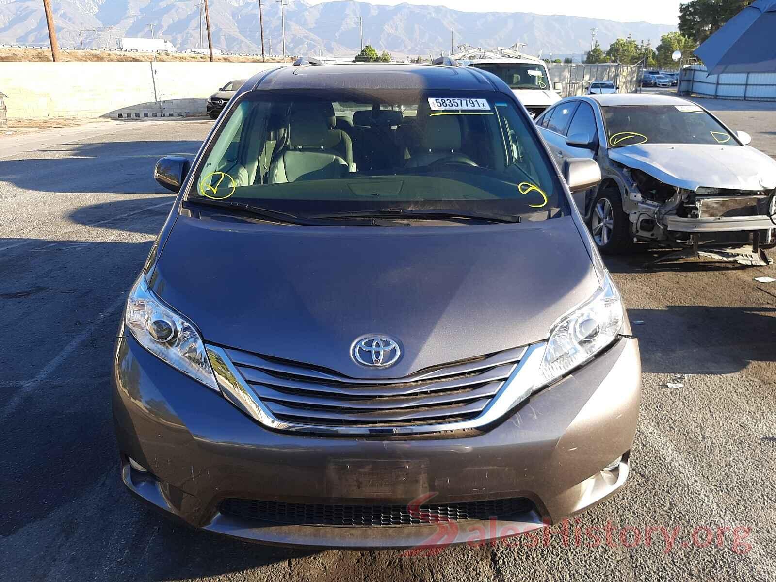 5TDYZ3DC3HS877038 2017 TOYOTA SIENNA