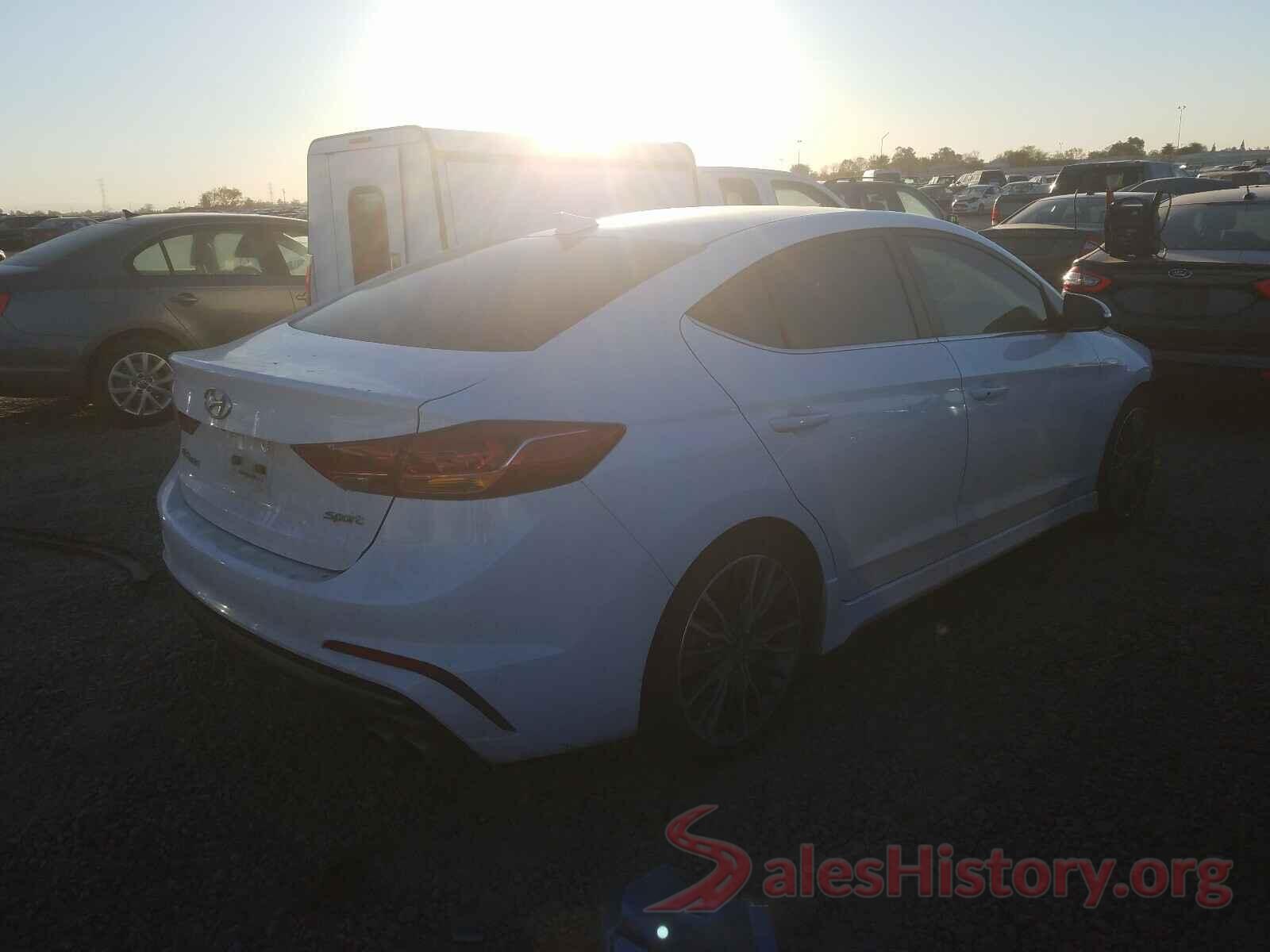 KMHD04LBXJU680307 2018 HYUNDAI ELANTRA