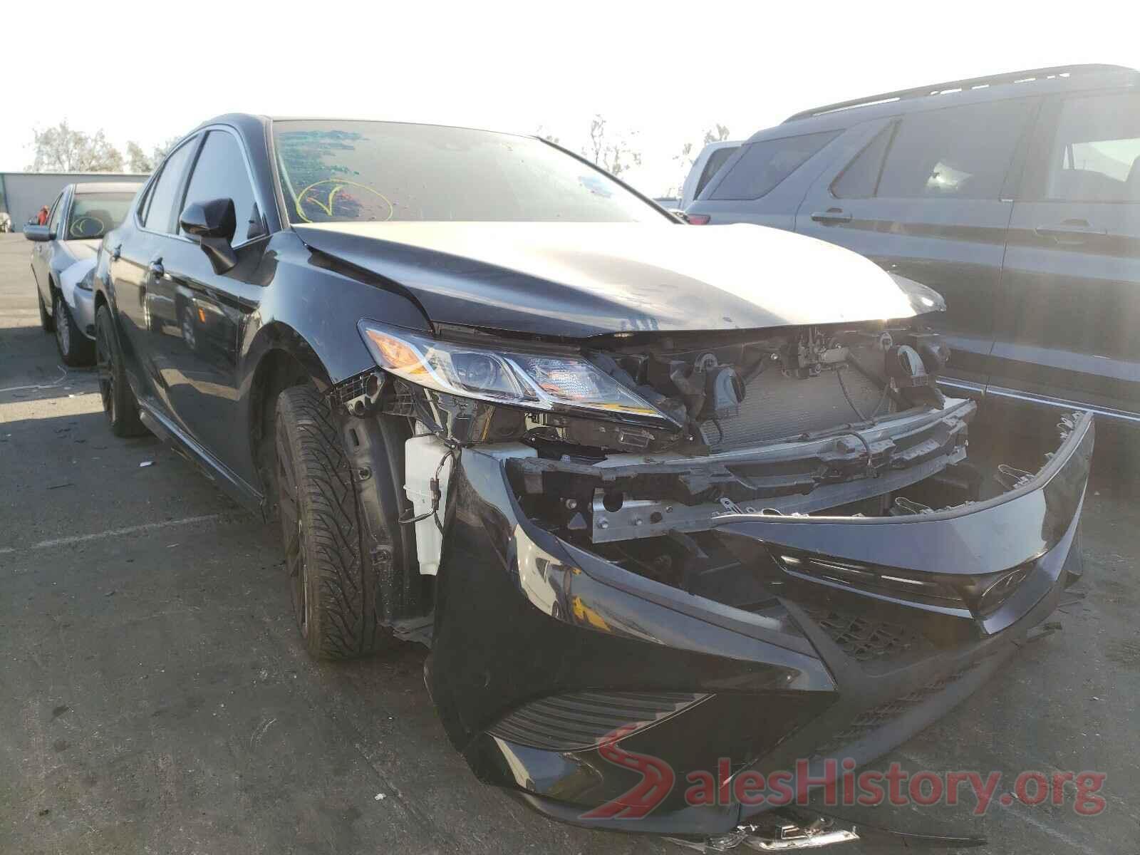 4T1B11HK8JU647589 2018 TOYOTA CAMRY