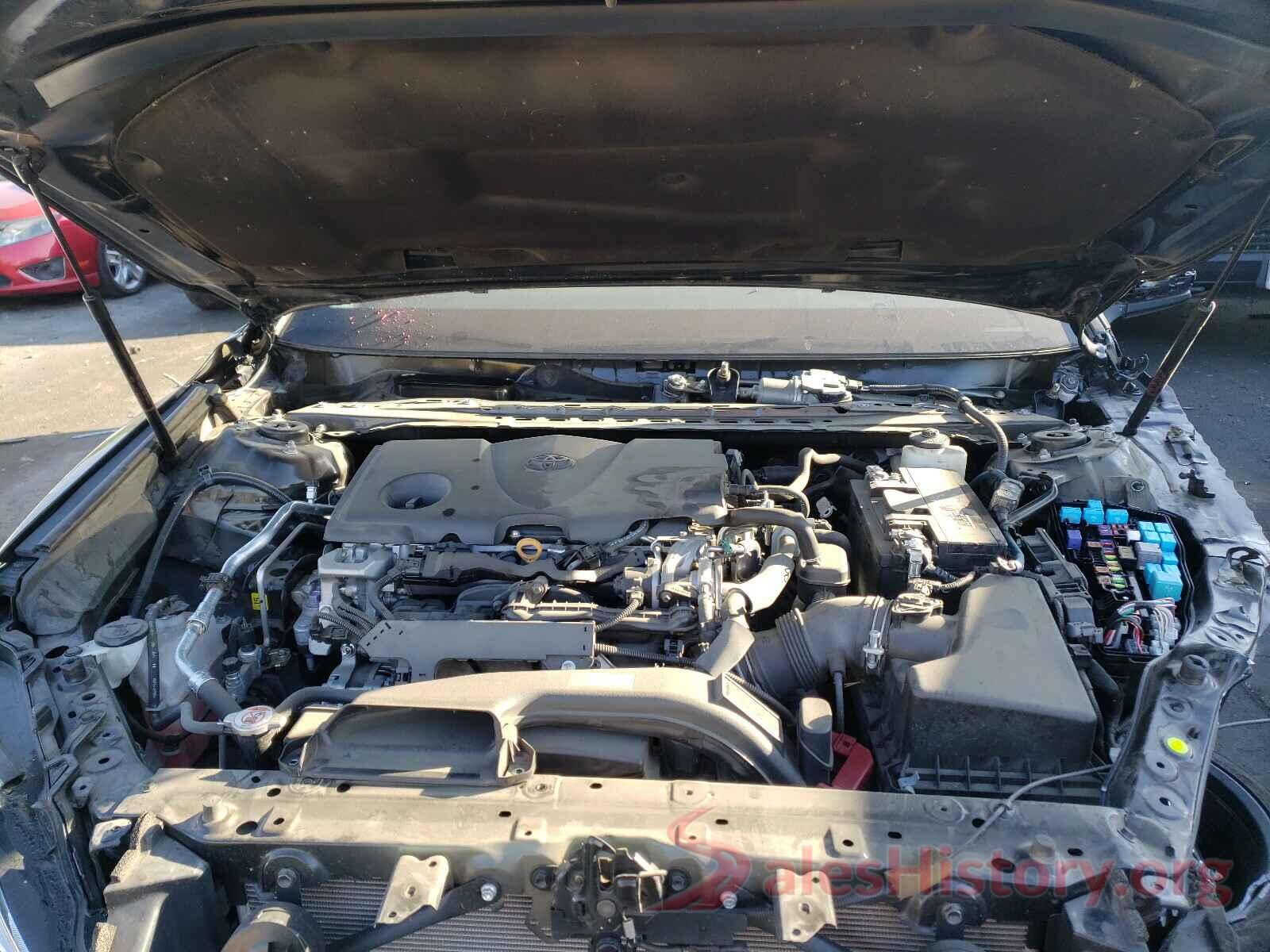 4T1B11HK8JU647589 2018 TOYOTA CAMRY