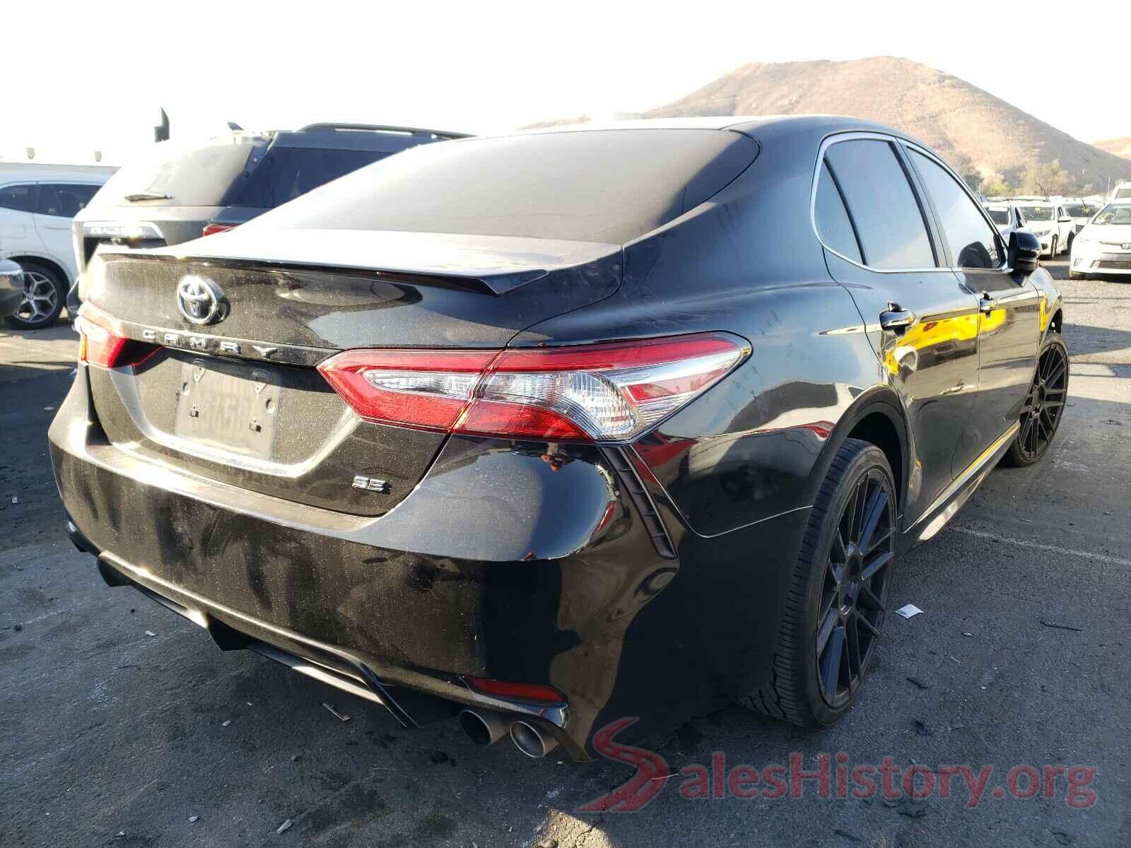 4T1B11HK8JU647589 2018 TOYOTA CAMRY