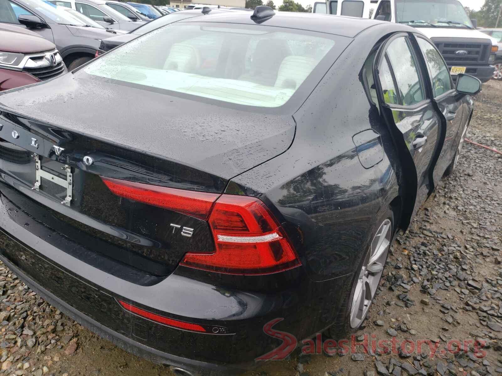 7JR102FK3KG002037 2019 VOLVO S60