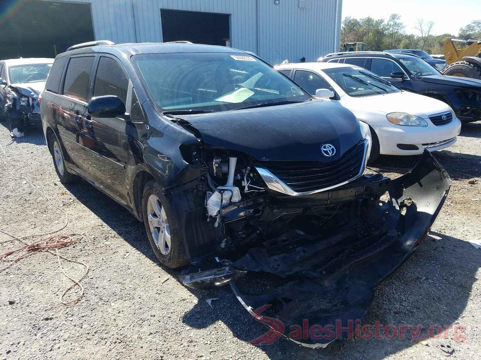 5TDKZ3DC4HS799035 2017 TOYOTA SIENNA