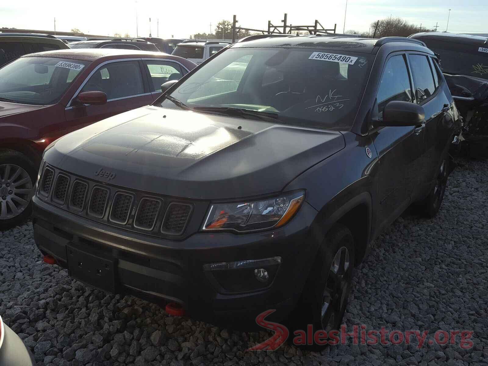 3C4NJDDB9JT450823 2018 JEEP COMPASS