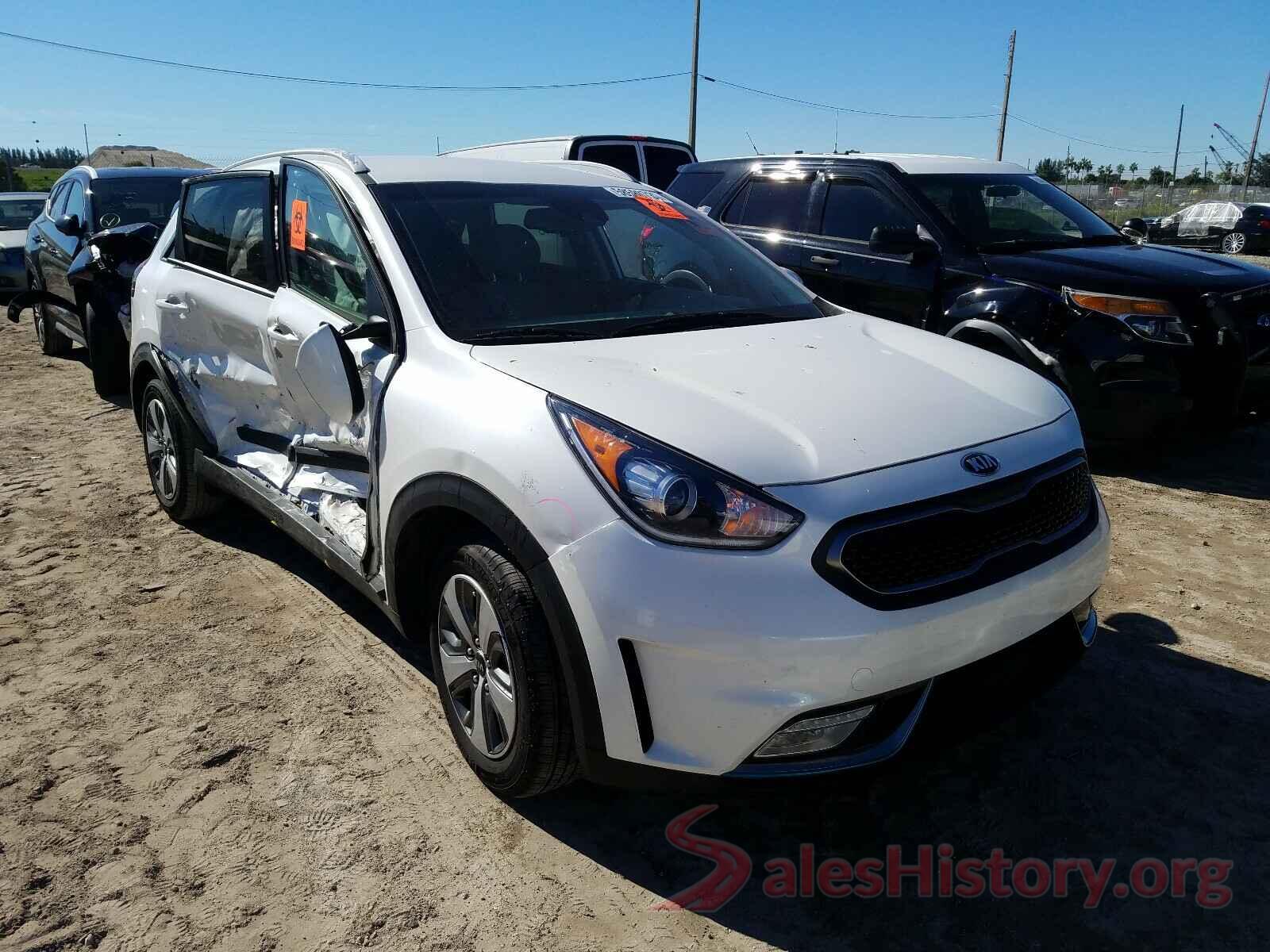 KNDCM3LDXK5235657 2019 KIA NIRO