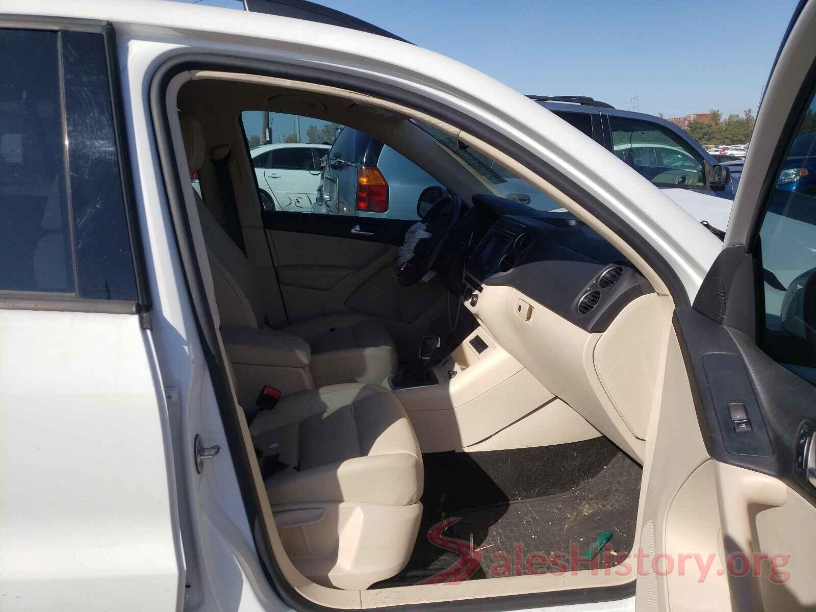 WVGBV7AXXHK000551 2017 VOLKSWAGEN TIGUAN