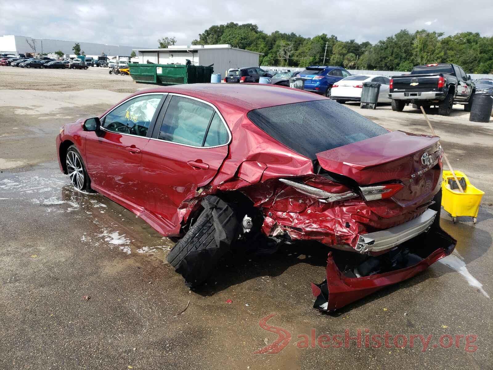 4T1B11HK8JU581786 2018 TOYOTA CAMRY