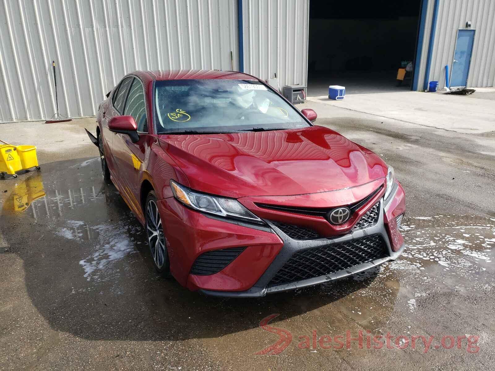 4T1B11HK8JU581786 2018 TOYOTA CAMRY