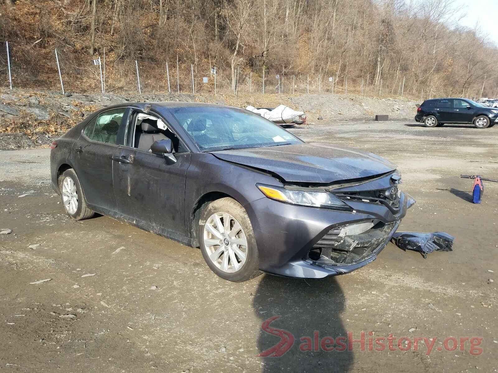 4T1B11HK7JU674704 2018 TOYOTA CAMRY