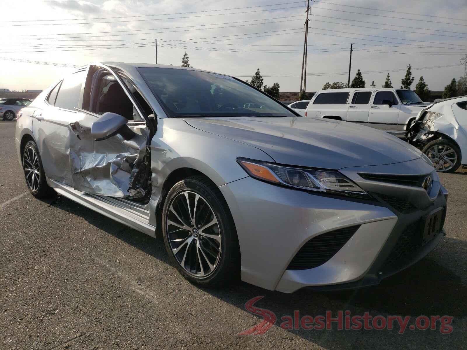 4T1B11HK2JU126609 2018 TOYOTA CAMRY