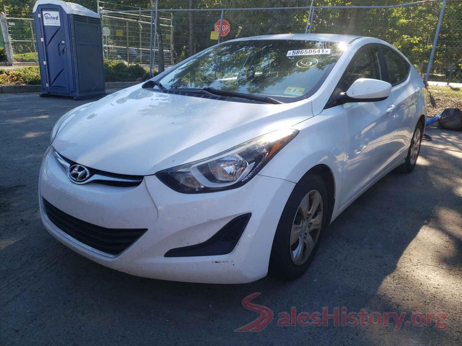 5NPDH4AE8GH673045 2016 HYUNDAI ELANTRA