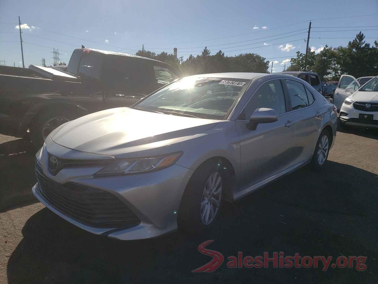 4T1B11HK2JU635986 2018 TOYOTA CAMRY