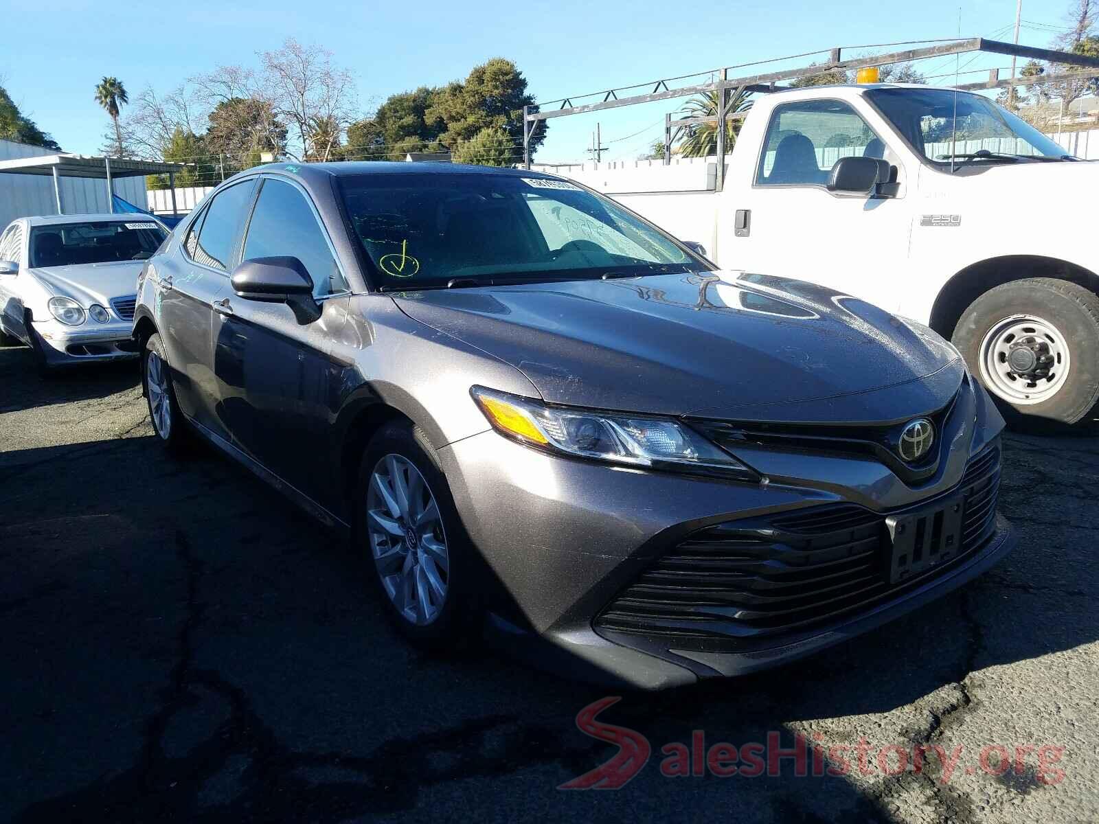 4T1B11HK5JU060850 2018 TOYOTA CAMRY