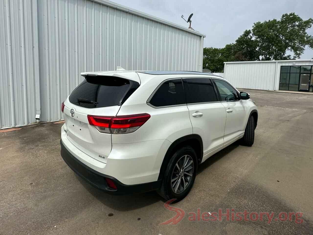 5TDKZRFH5JS279668 2018 TOYOTA HIGHLANDER