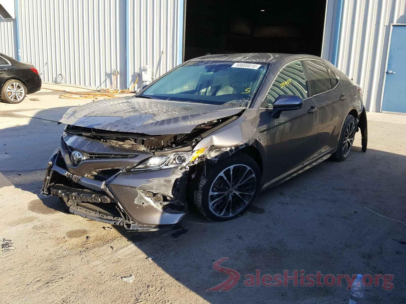 4T1B11HK1JU670518 2018 TOYOTA CAMRY