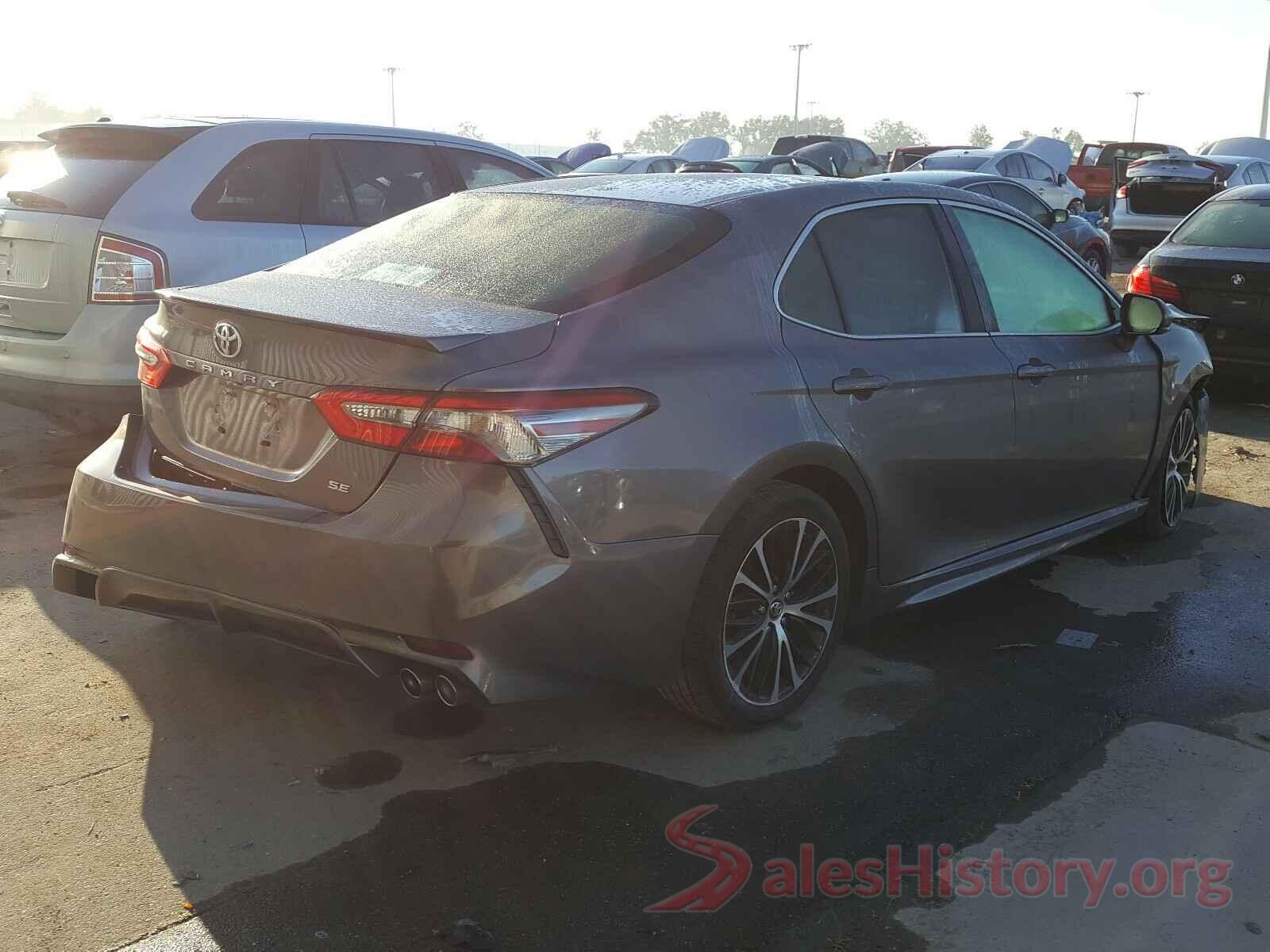 4T1B11HK1JU670518 2018 TOYOTA CAMRY