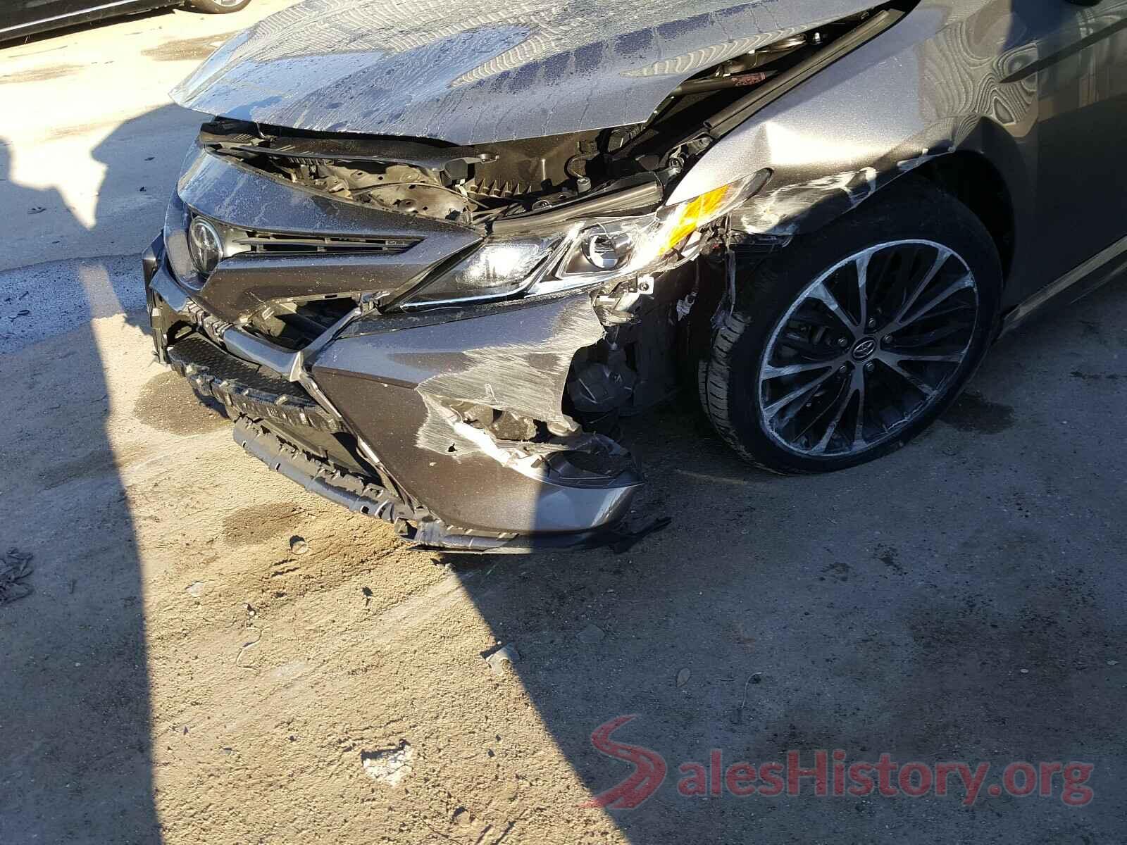 4T1B11HK1JU670518 2018 TOYOTA CAMRY