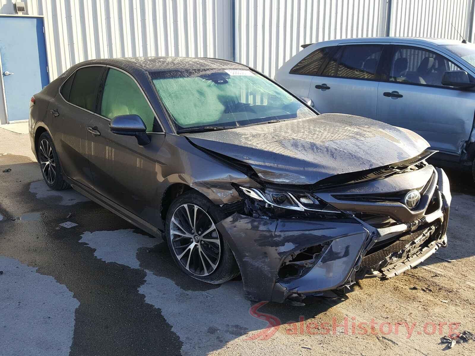 4T1B11HK1JU670518 2018 TOYOTA CAMRY