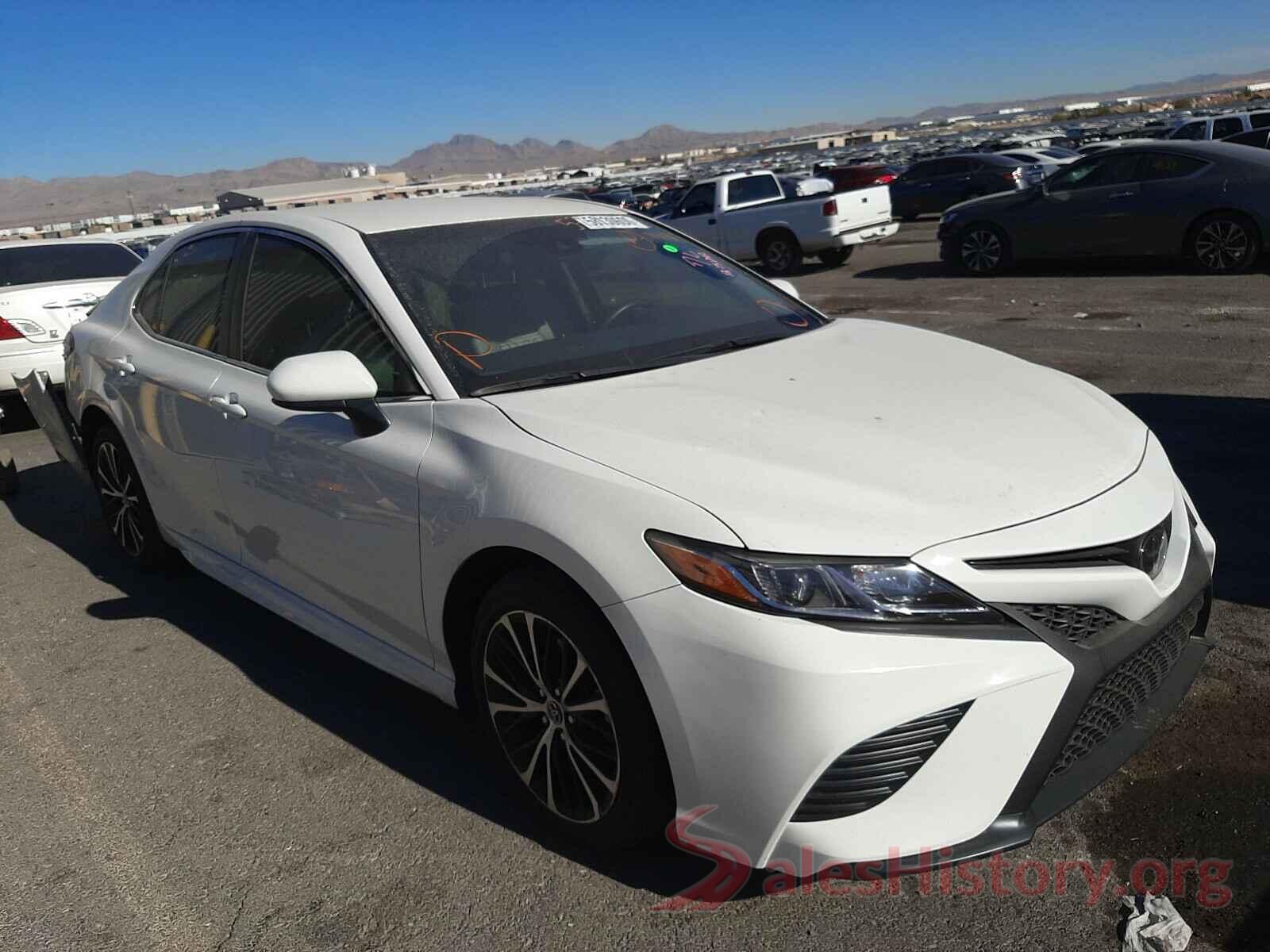 JTNB11HK0J3006958 2018 TOYOTA CAMRY