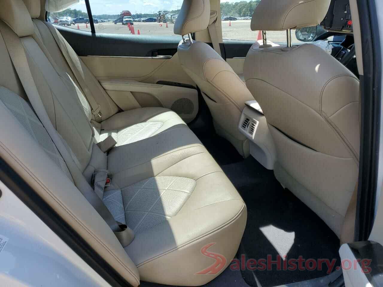 4T1B11HK8JU019273 2018 TOYOTA CAMRY