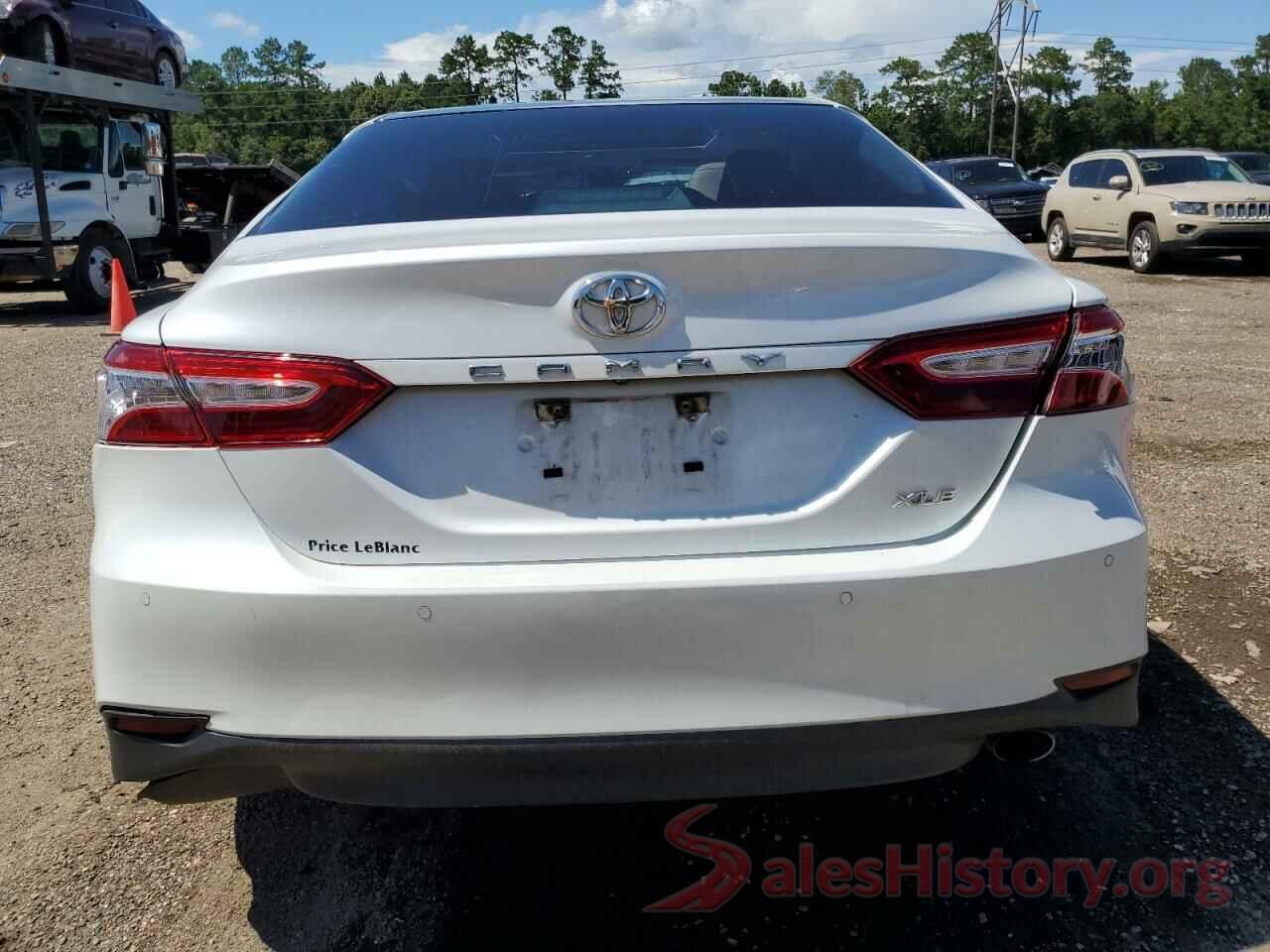 4T1B11HK8JU019273 2018 TOYOTA CAMRY