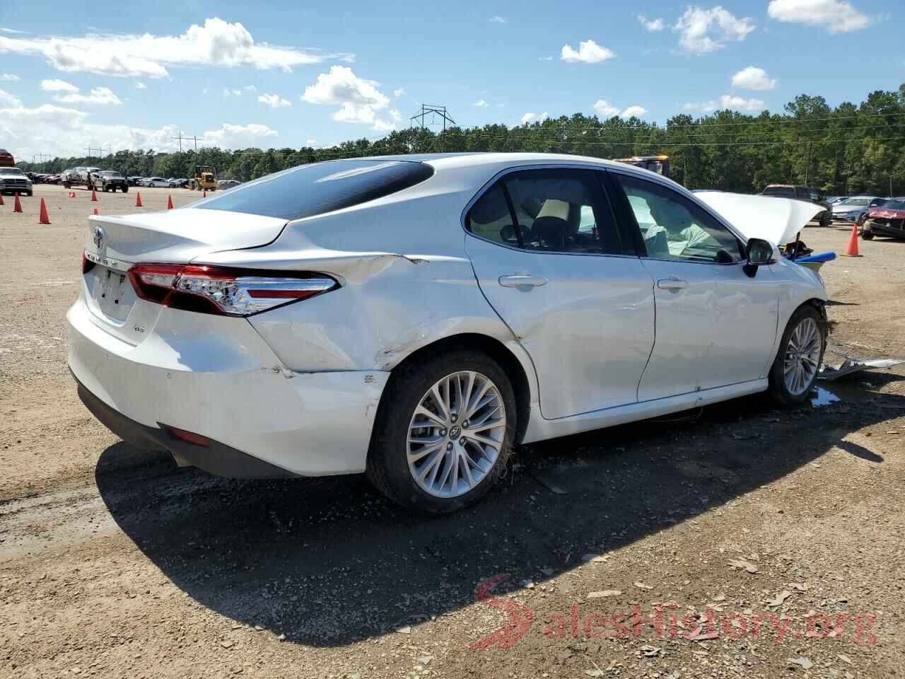 4T1B11HK8JU019273 2018 TOYOTA CAMRY