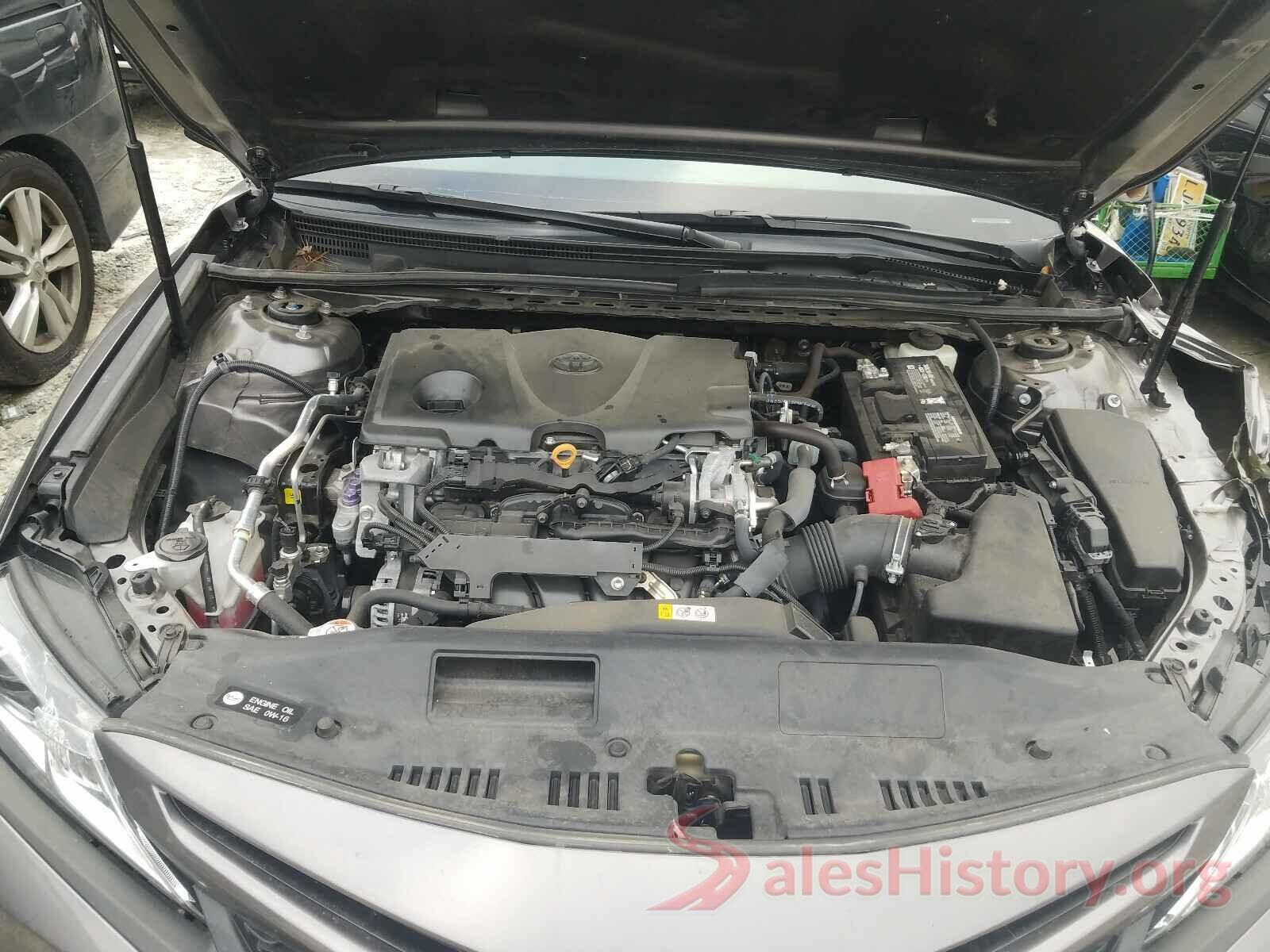 4T1B11HK8JU570318 2018 TOYOTA CAMRY