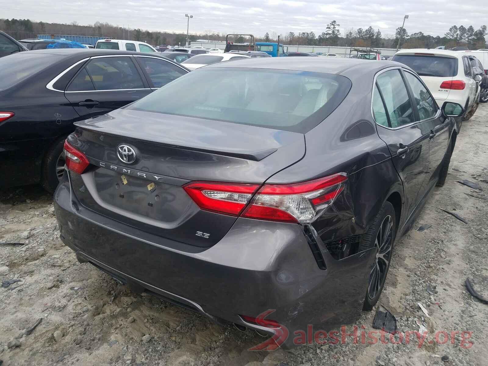 4T1B11HK8JU570318 2018 TOYOTA CAMRY