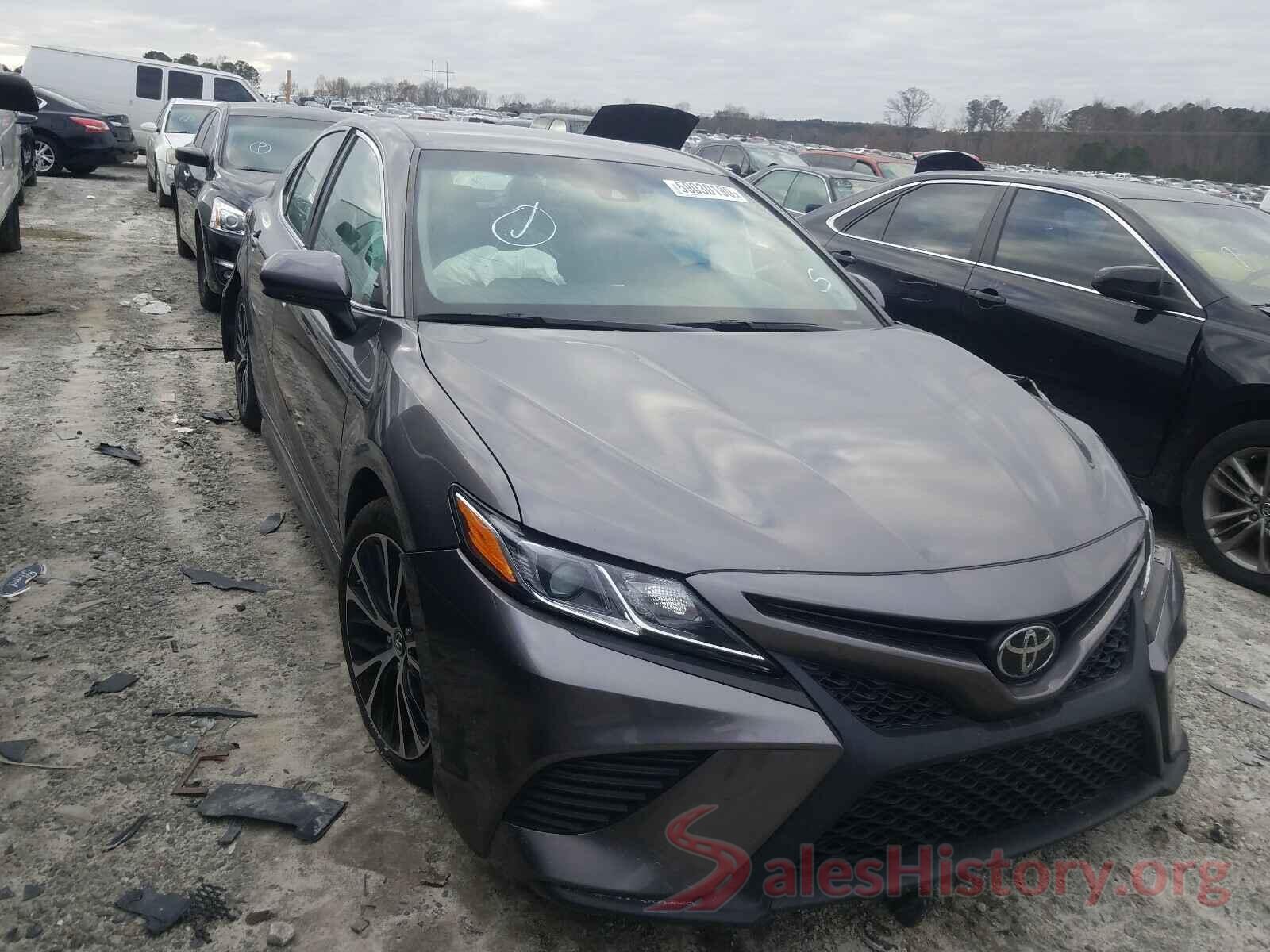 4T1B11HK8JU570318 2018 TOYOTA CAMRY