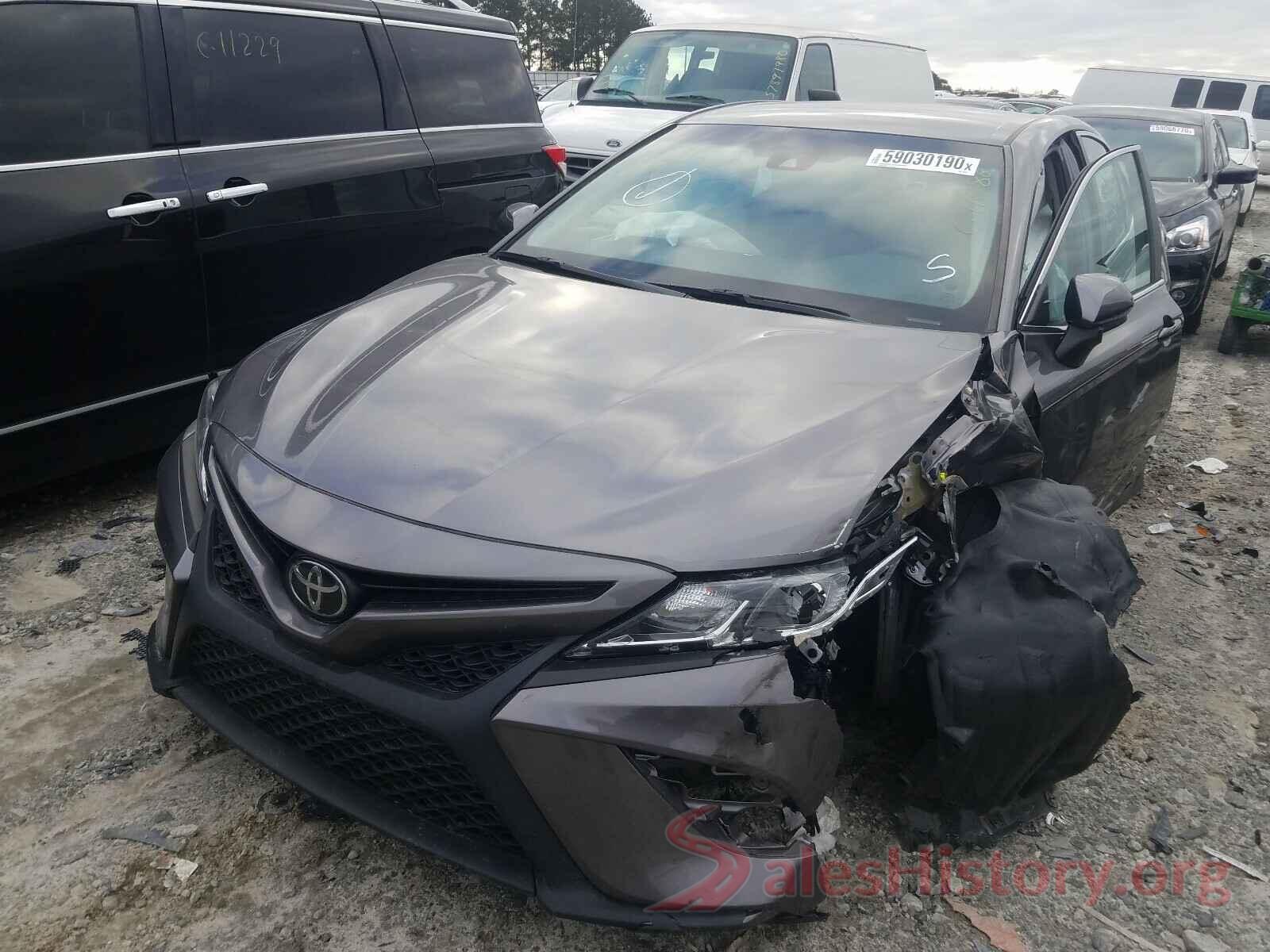 4T1B11HK8JU570318 2018 TOYOTA CAMRY