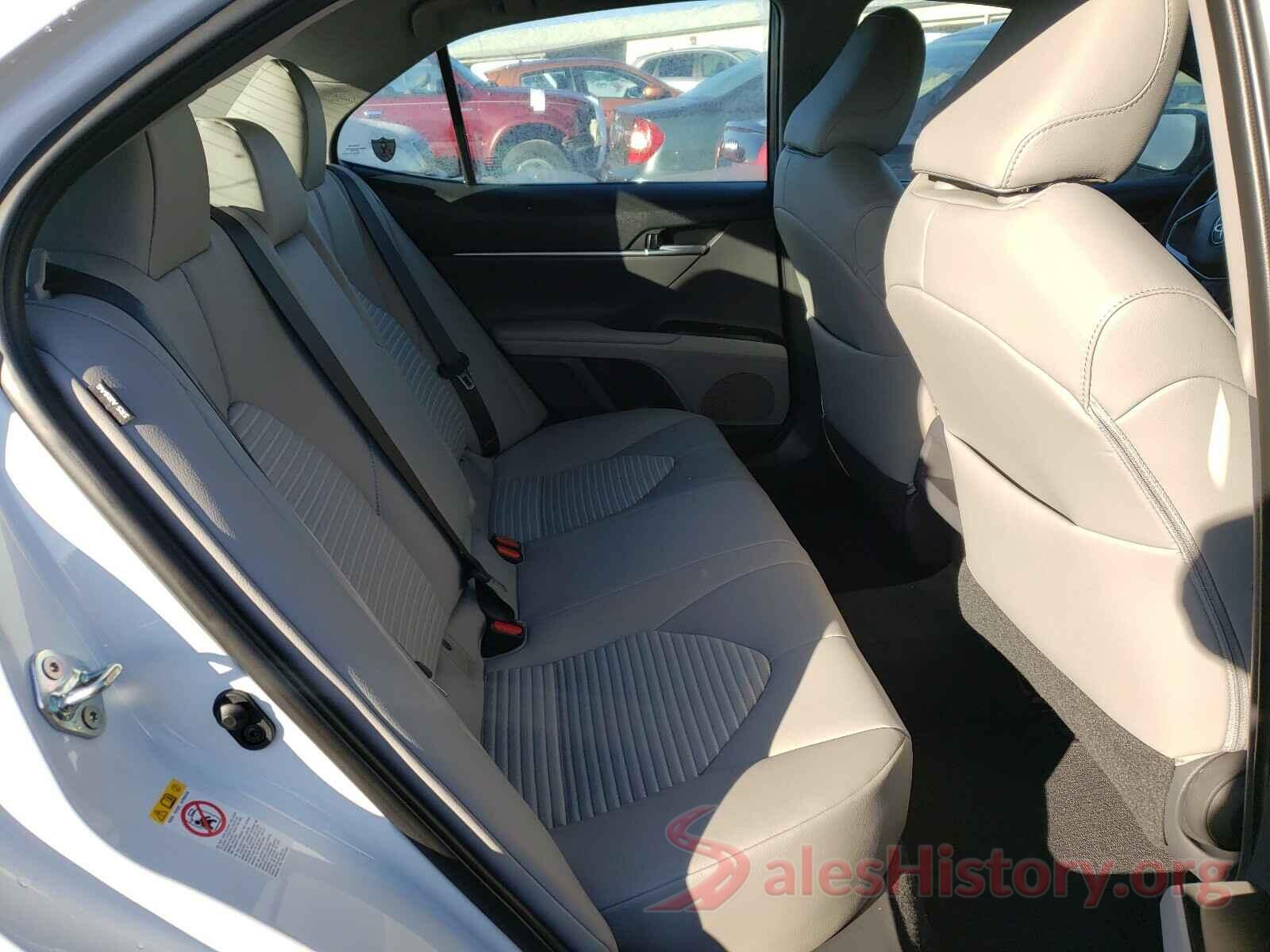 4T1B11HK2JU650522 2018 TOYOTA CAMRY