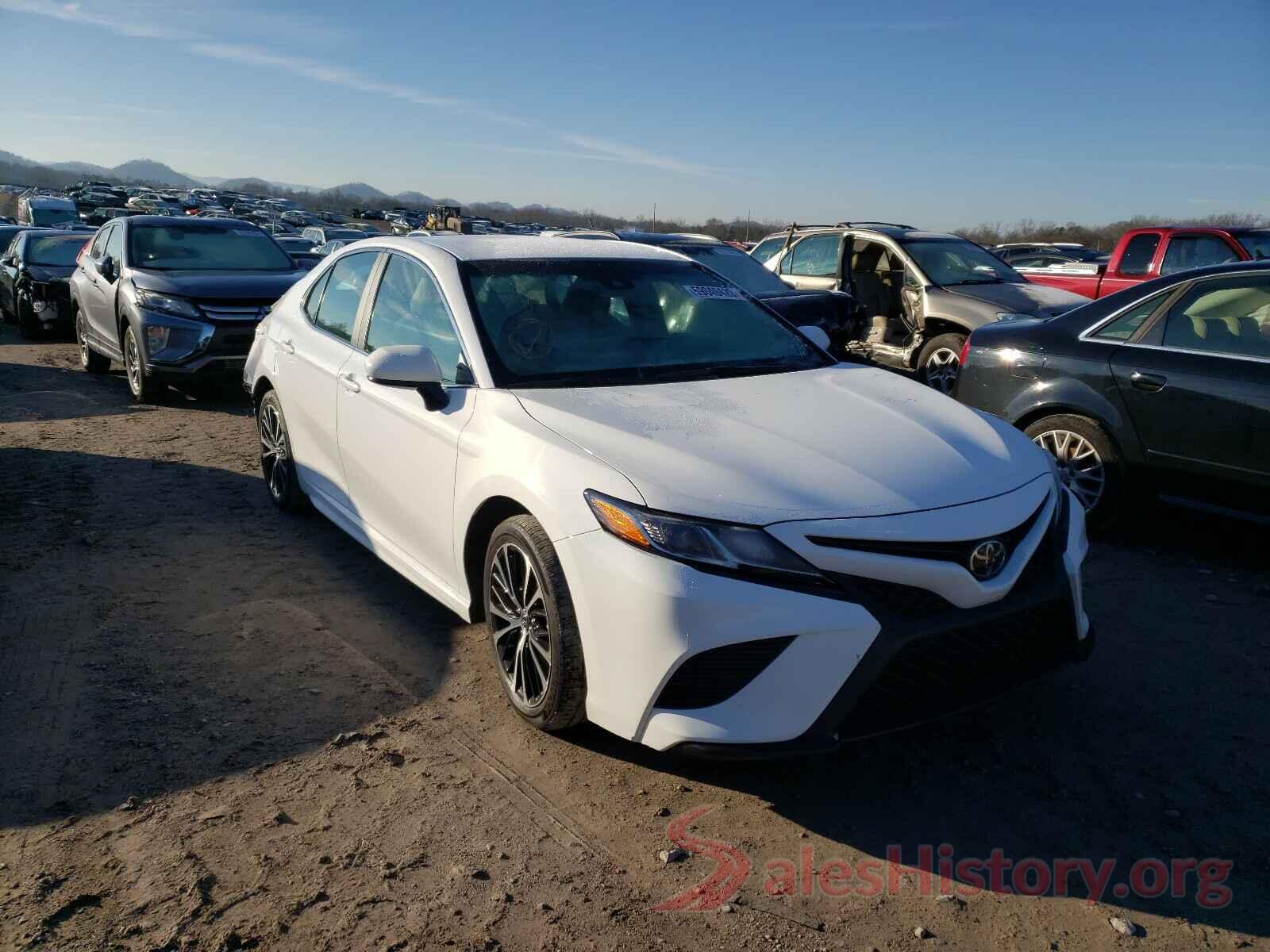 4T1B11HK2JU650522 2018 TOYOTA CAMRY