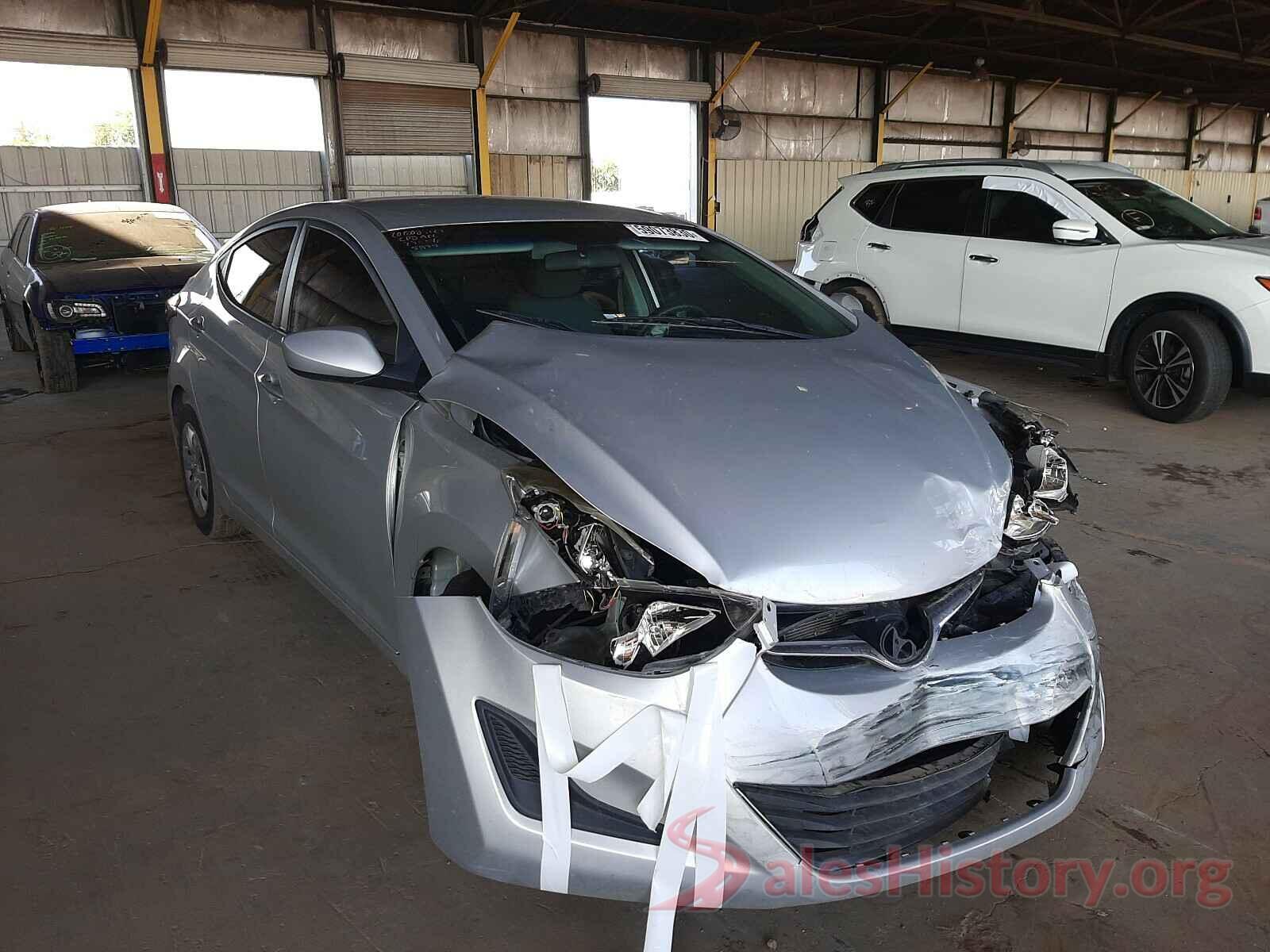 5NPDH4AE9GH695877 2016 HYUNDAI ELANTRA