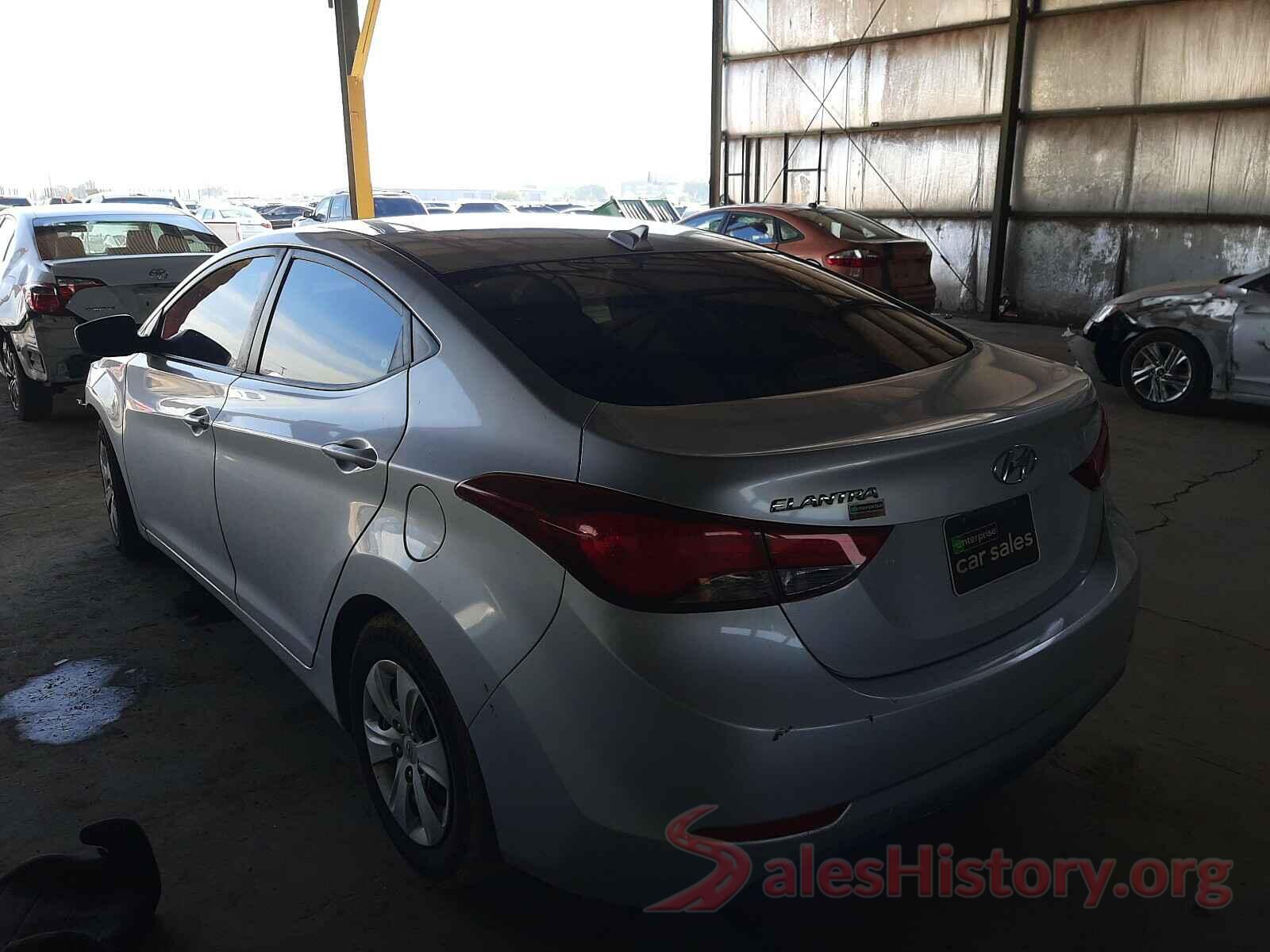 5NPDH4AE9GH695877 2016 HYUNDAI ELANTRA