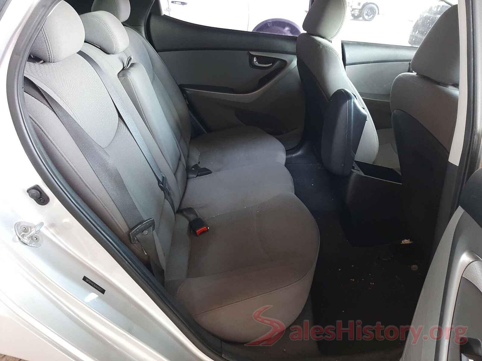 5NPDH4AE9GH695877 2016 HYUNDAI ELANTRA