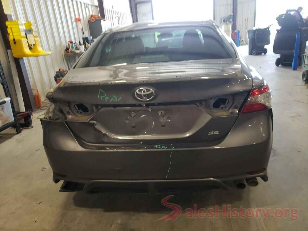 4T1B11HK2JU156158 2018 TOYOTA CAMRY