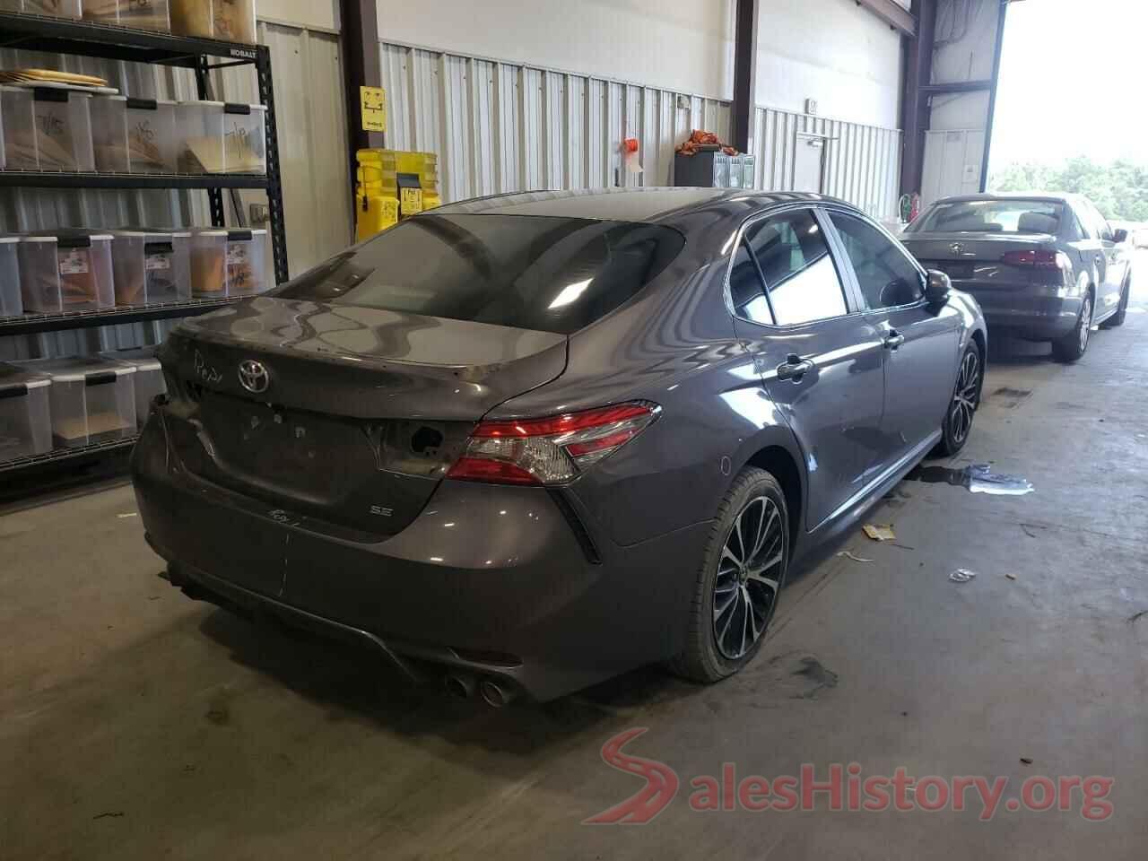 4T1B11HK2JU156158 2018 TOYOTA CAMRY